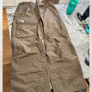 The North Face Men’s snow pants size small. Like new. Pet and smoke feee